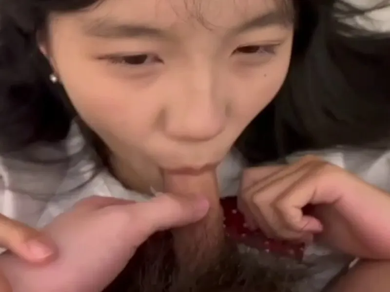 Em loli dễ thương mút cục thịt biến em thành con em đào nứng p2
